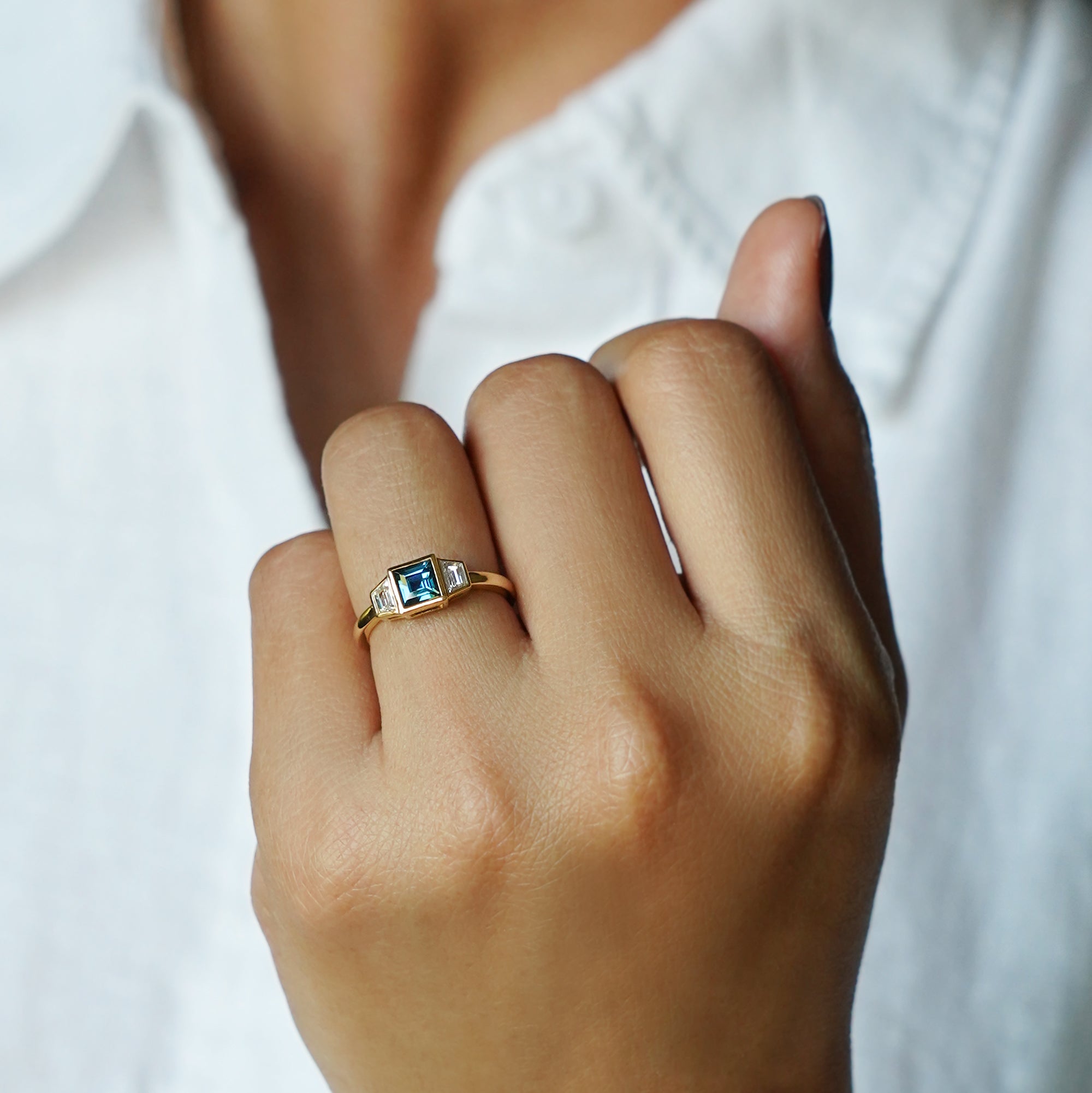 BEZEL TEAL SAPPHIRE WITH TRAPEZOID SIDE DIAMOND RING - SOLID 14K YELLOW GOLD