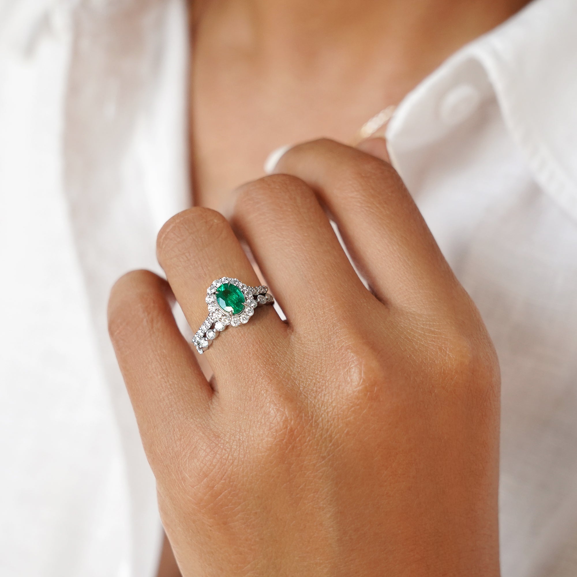 EMERALD OVAL AND DIAMOND RING - SOLID 18K WHITE GOLD