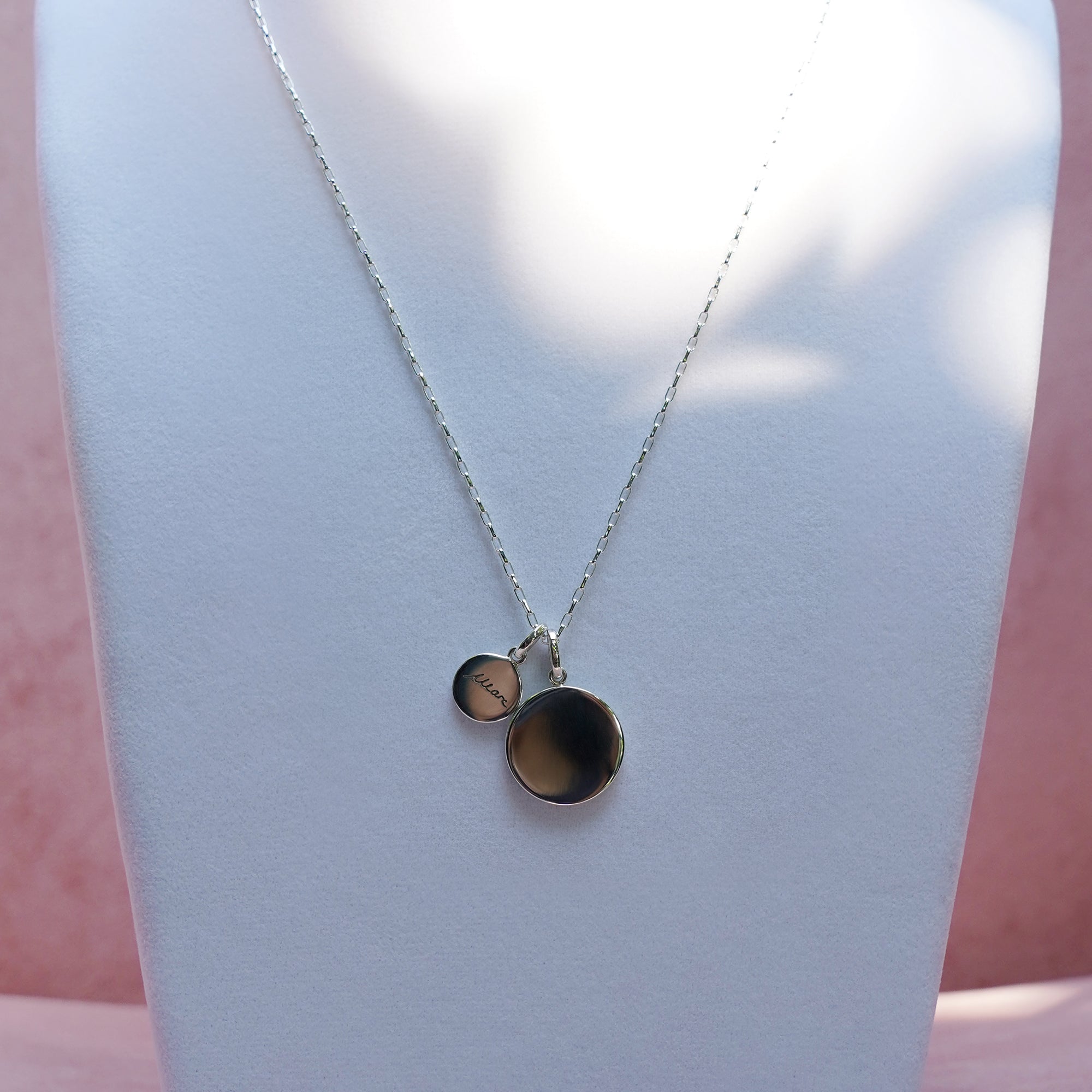 PERSONALIZED ROUND PENDANT NECKLACE - WITH ENGRAVES