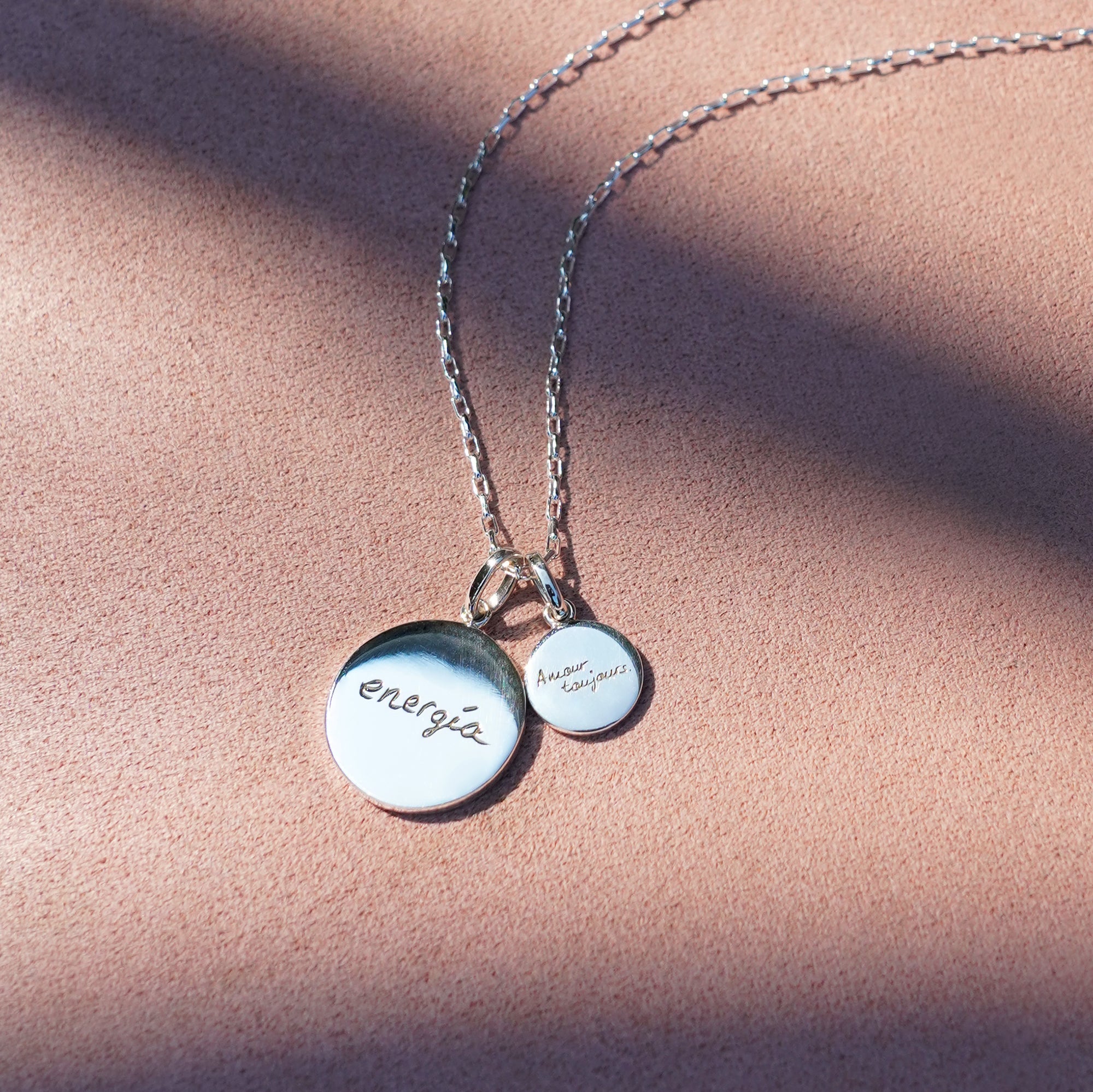 PERSONALIZED ROUND PENDANT NECKLACE - WITH ENGRAVES