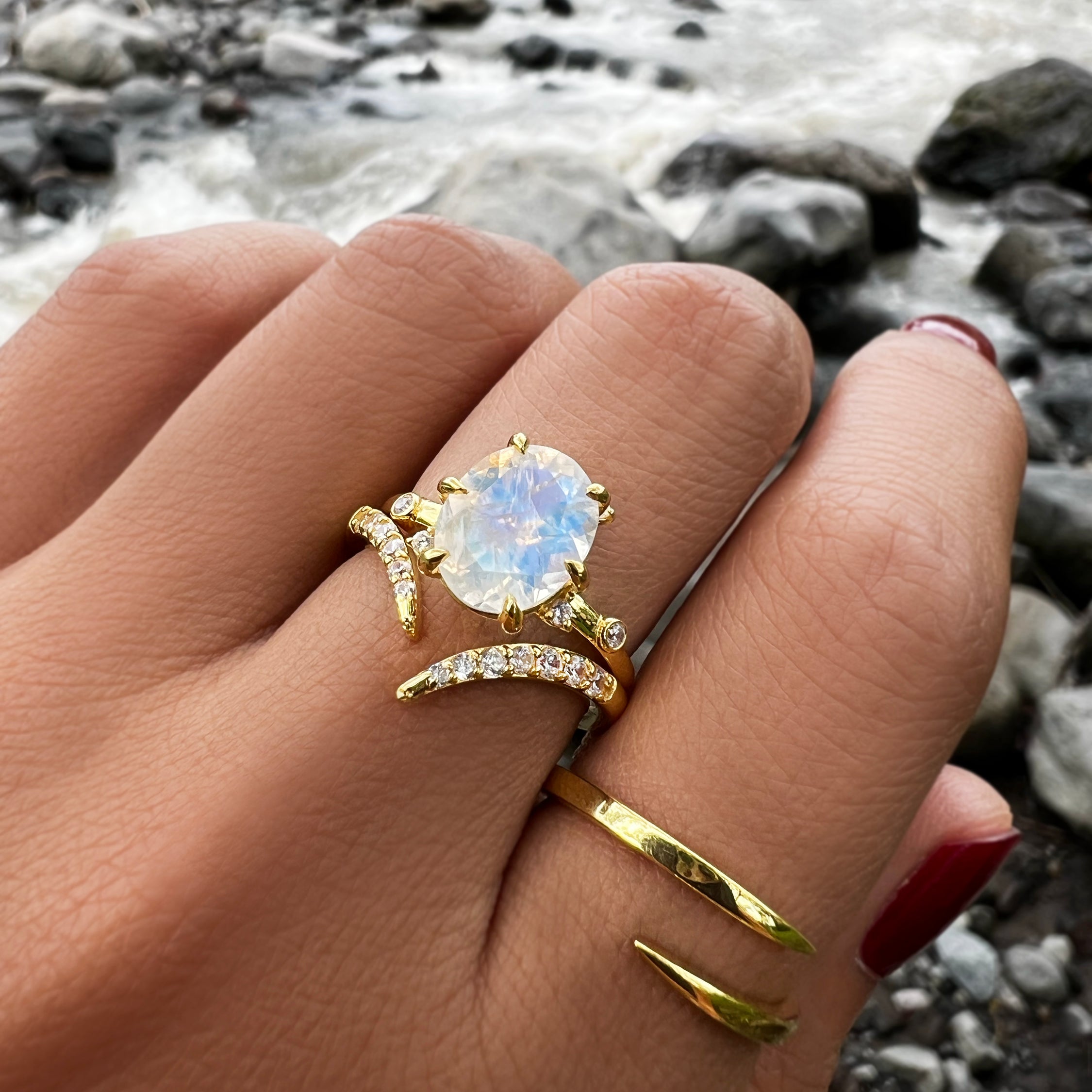 IBU FLOWER RAINBOW MOONSTONE RING