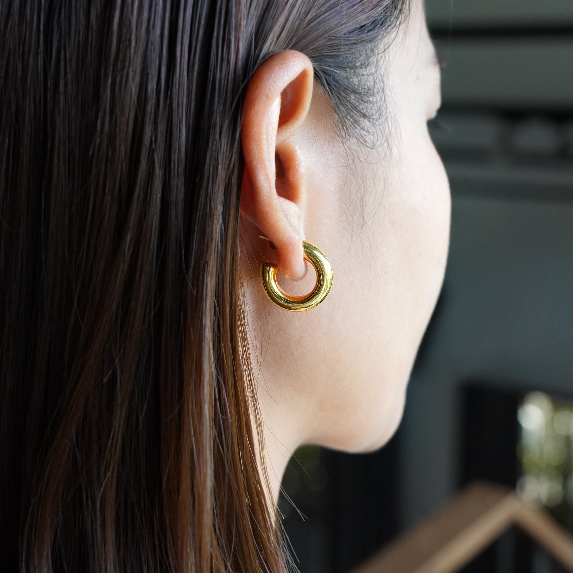 SMALL THICK HOOP EARRINGS