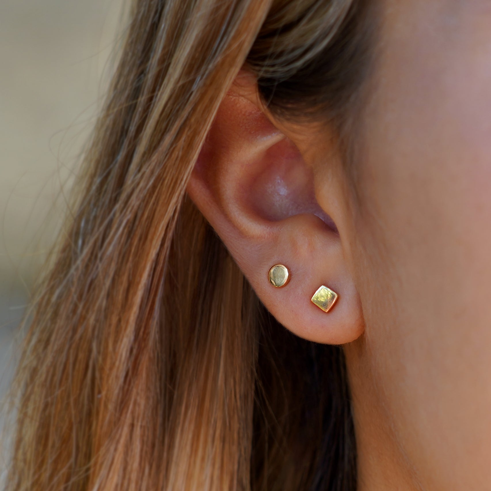 ESSENTIAL TINY ROUND EARRINGS - BITS OF BALI JEWELRY